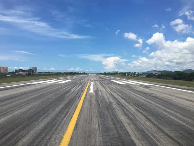 Runway 5/23 Image
