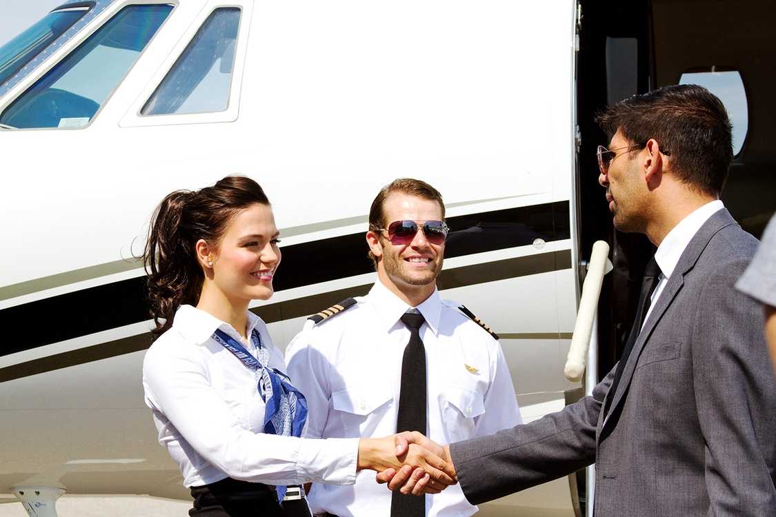 private-jet-charter-pilot-and-passengers-arrive-in-kauai%20image.jpeg